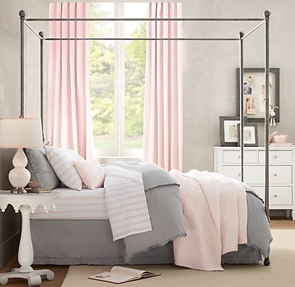 pink & gray – super clean – this would be perfect for a pre-teen/teen girl’s room