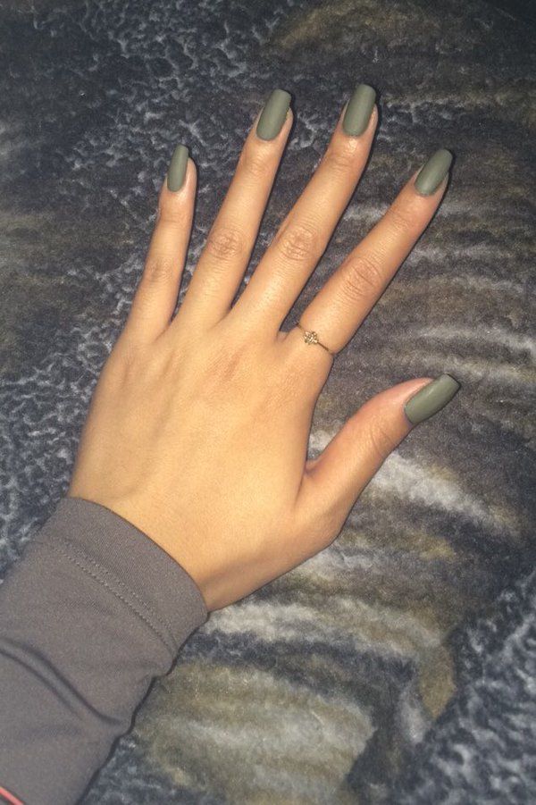 @khloekardashian although I do my own nails here is my mani (olive green + matte) #kokonailsitpic.twit