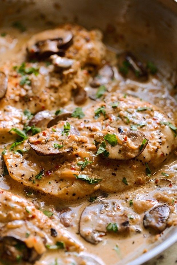 One Skillet Chicken with Garlicky Mushroom Cream Sauce —– ready in 30 minutes and perfect over a be