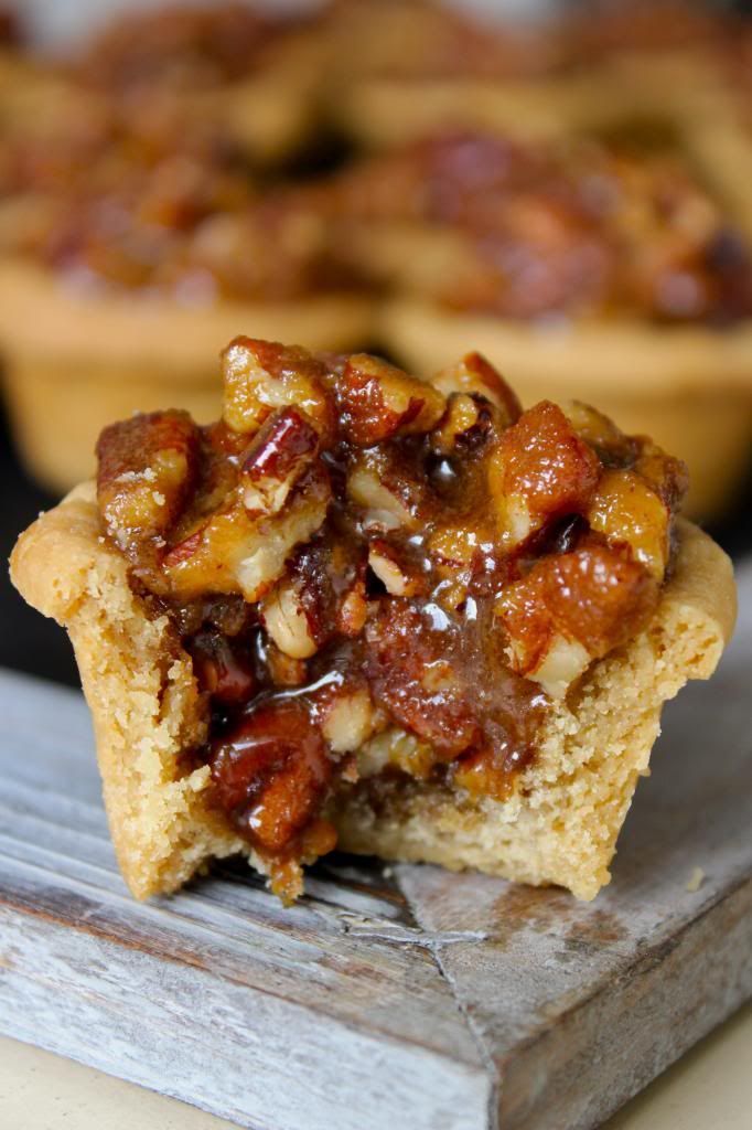 Pecan Pie Bites – The crust is buttery, the filling is sweet and the pecans are plentiful in these del