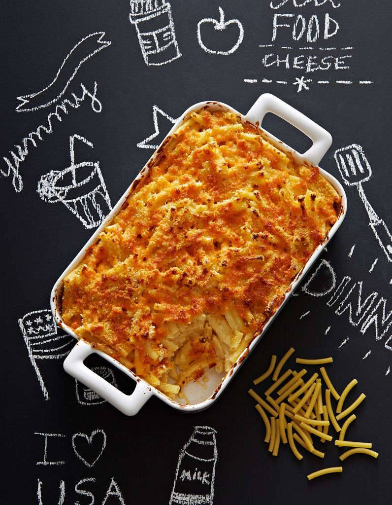 Recette Mac and cheese au cheddar : Faites fondre dans une casserole 30 g de beurre, ajoutez 15 g de f