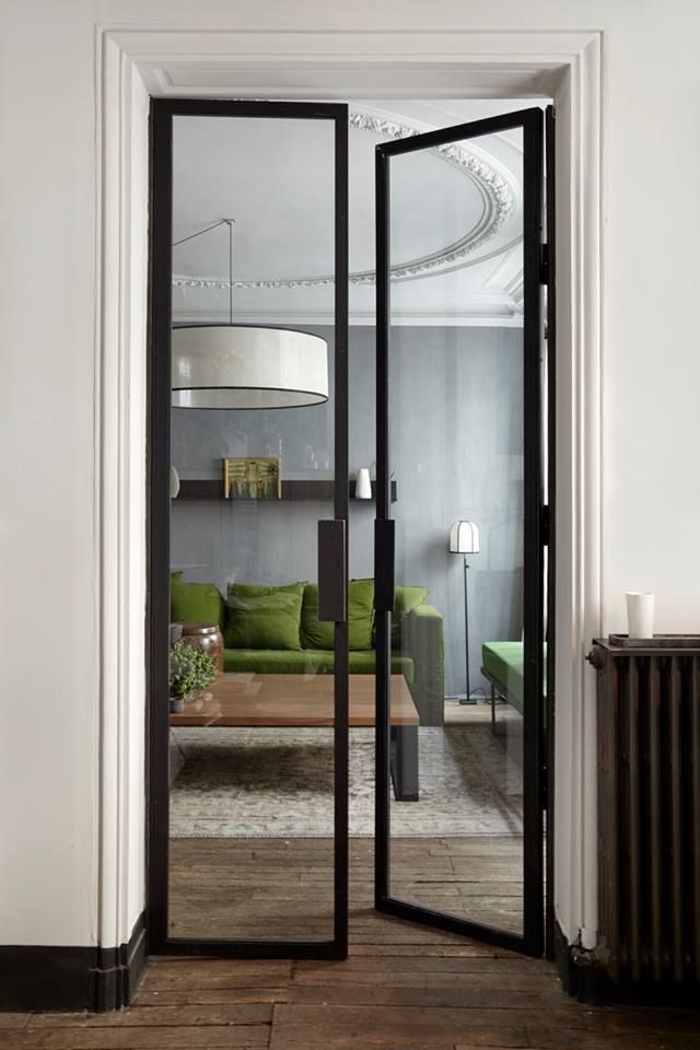 Un canapé vert pour un appartement gris | PLANETE DECO a homes world