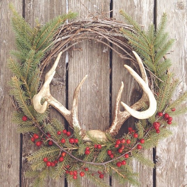 Another handmade wreath // Fence line vines & pretty pines.