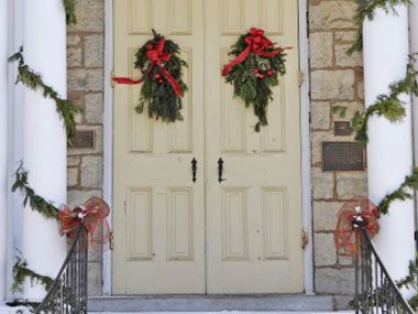 Try Two Wreaths -   Cute Christmas decoration ideas