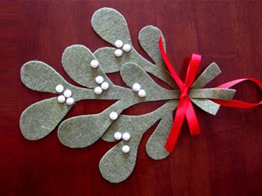 Make Your Own Mistletoe -   Cute Christmas decoration ideas