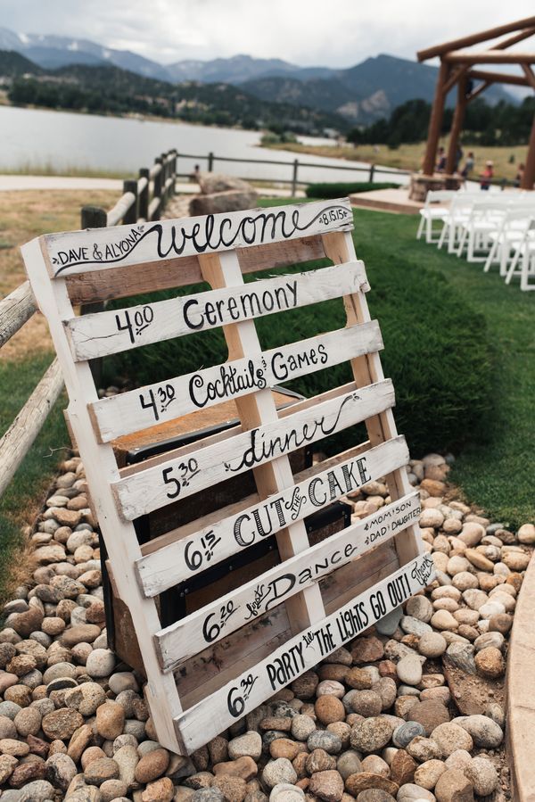 DIY pallet wedding sign