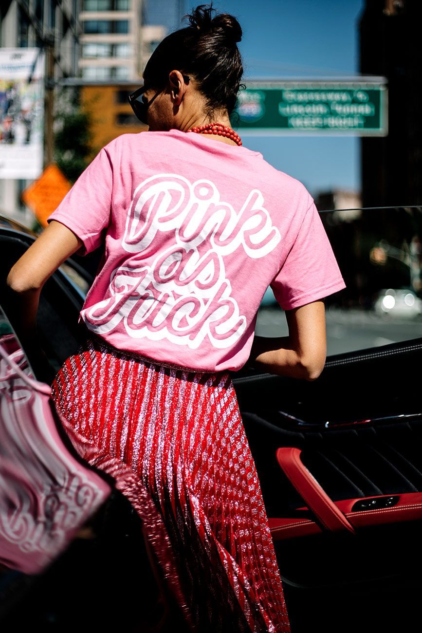 Giovanna Battaglia con t-shirt de Pietro Nolita y falda Gucci
