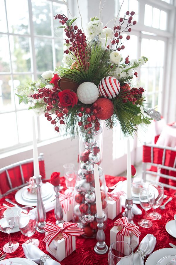 holiday centerpiece ideas This is pretty and you can always use the Christmas ball