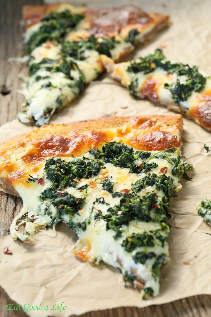 I love white pizzas. READ and PIN then make. Roasted Garlic Spinach White Pizza