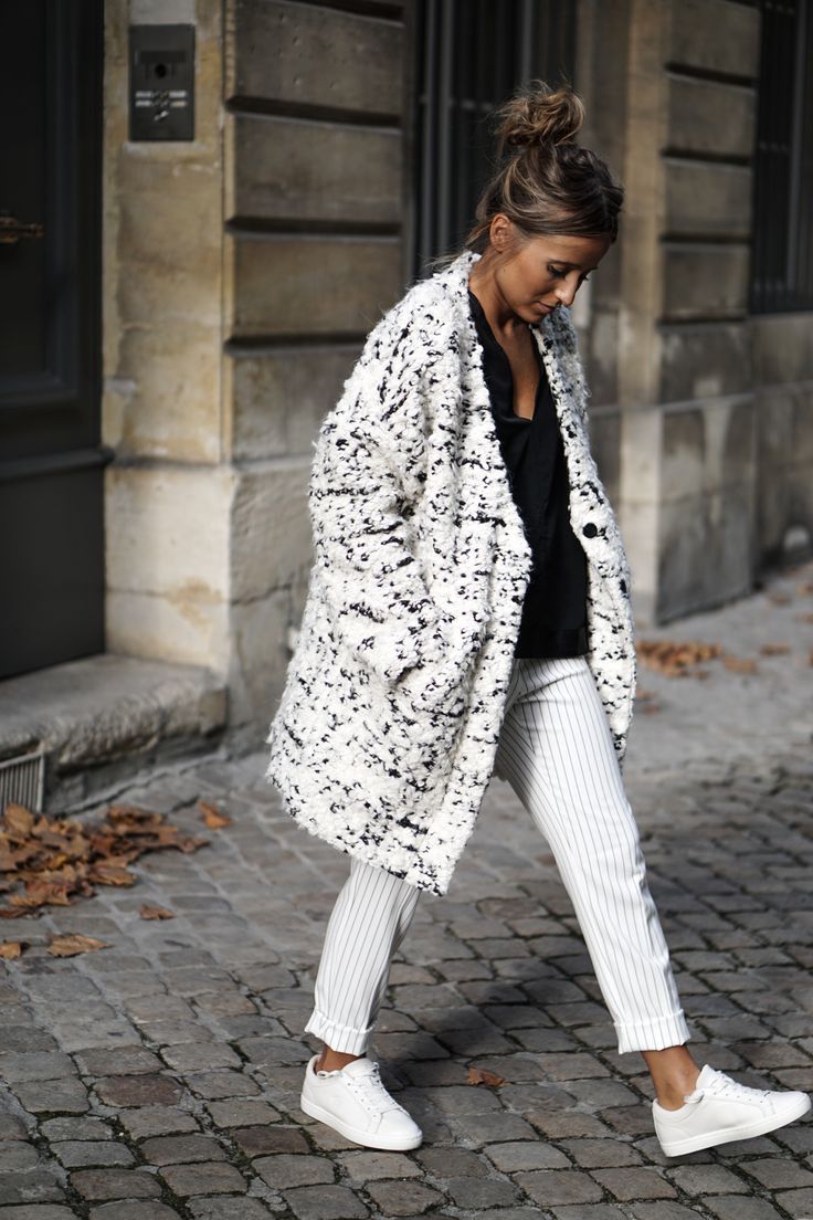 white and black in a bit of a pattern… MANTEAU lainé | @NOHOLITA