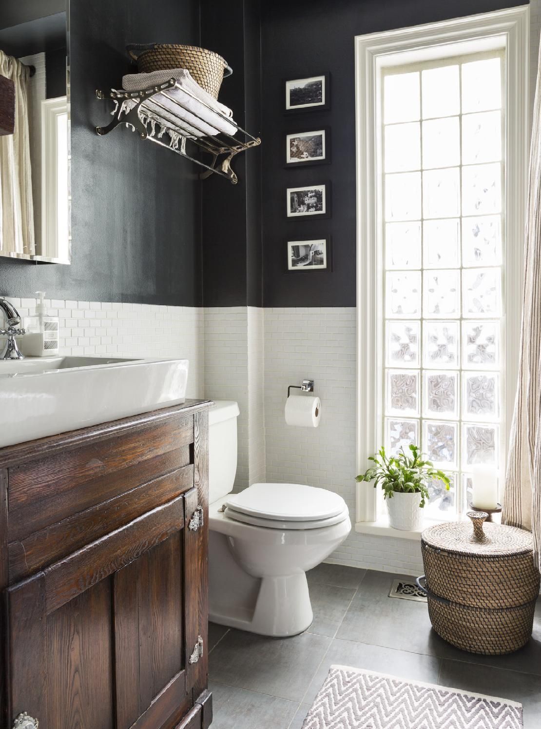 Awesome bathroom effect: black and white wall with dark floor and vanity cabinet