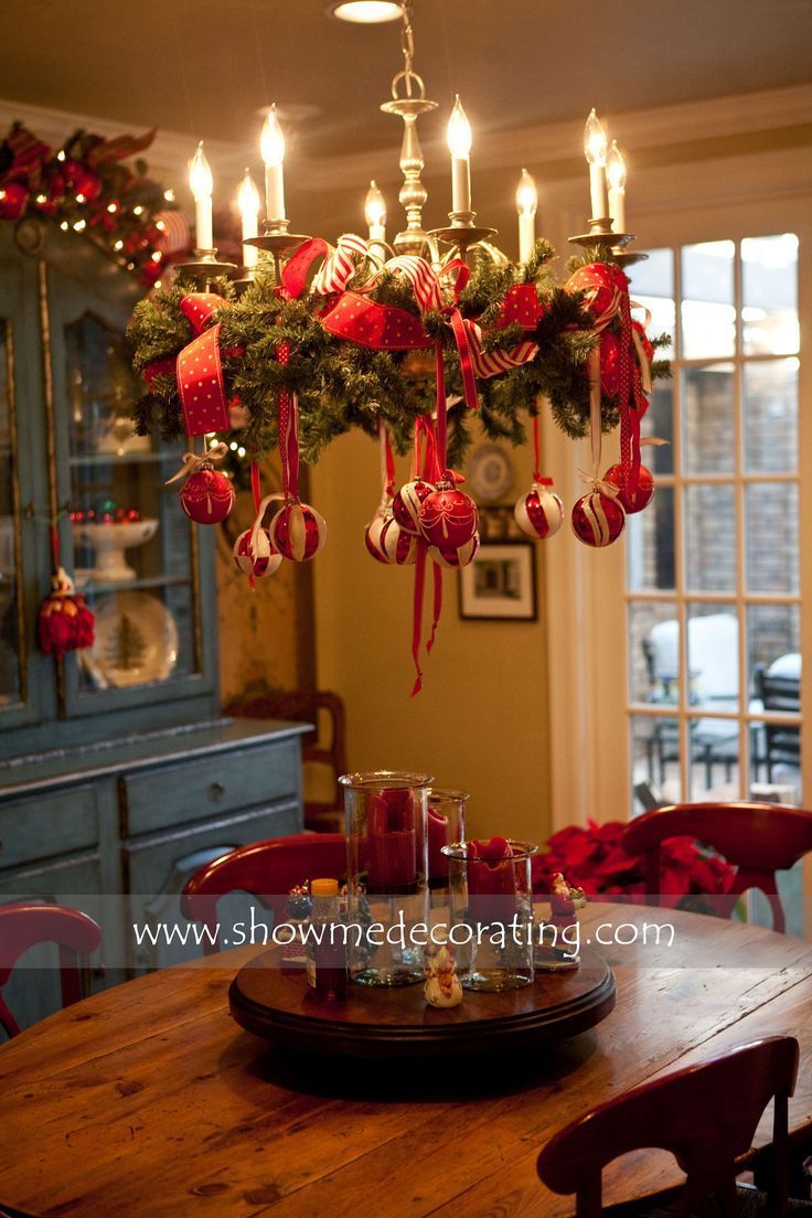 Awesome Ornamented Christmas Chandeliers For Unforgettable Family Moments