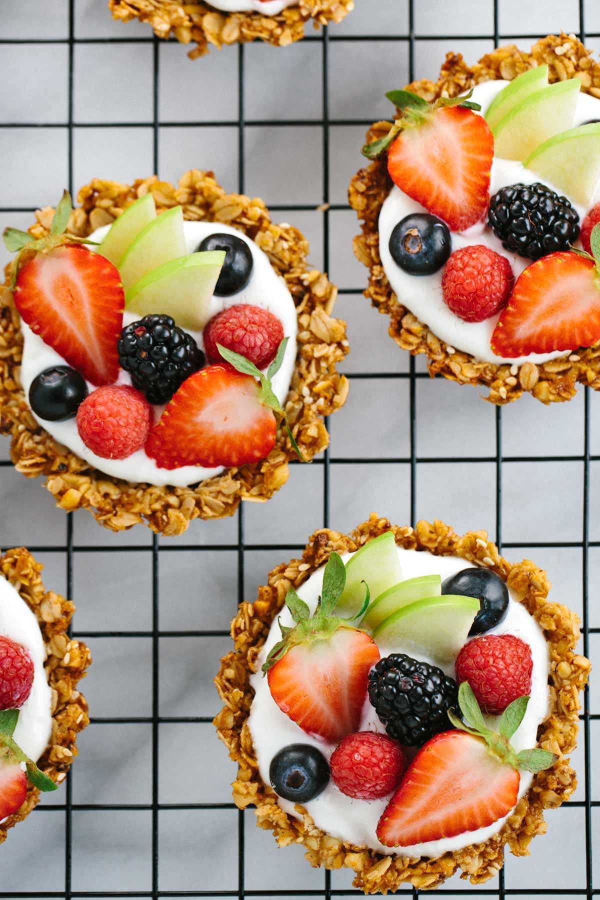 Breakfast Granola Fruit Tart with Yogurt Recipe – Customize your favorite fillings