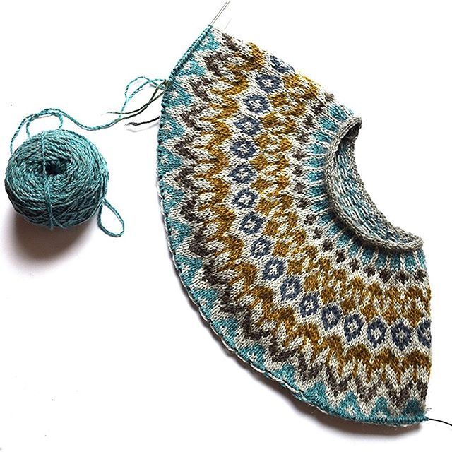 Cant stop knitting yokes! I kept thinking about the color combo for this Riddari s