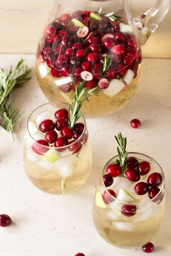 Christmas Sangria … this would be such a pretty drink to serve during the holida