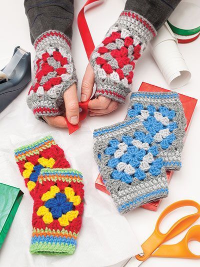 Crochet fingerless gloves mittens using granny squares