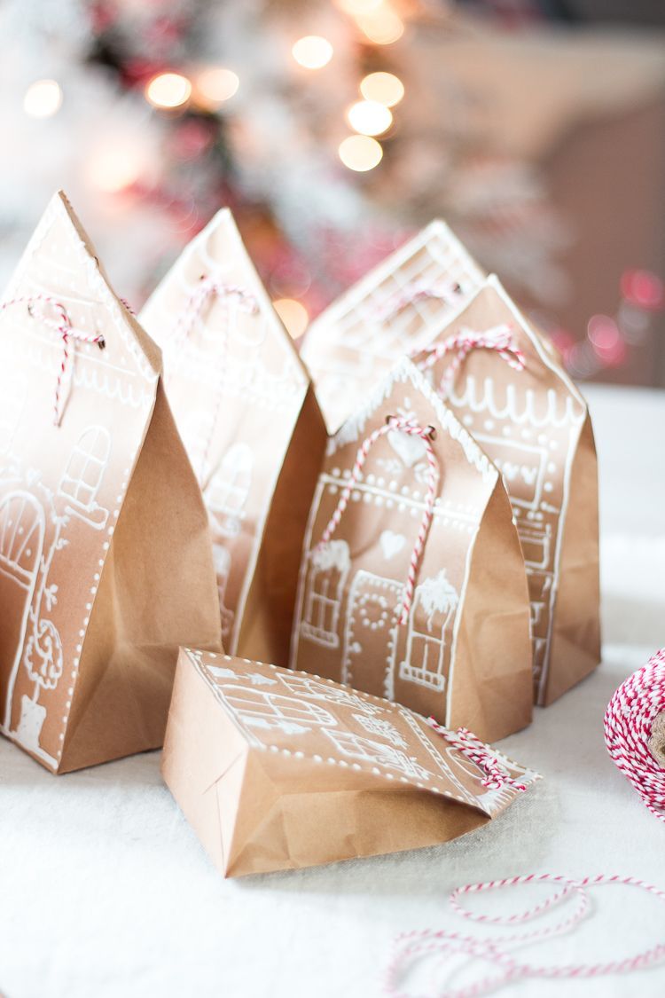 Gingerbread House gift bag idea l cute little gingerbread houses made of paper bag