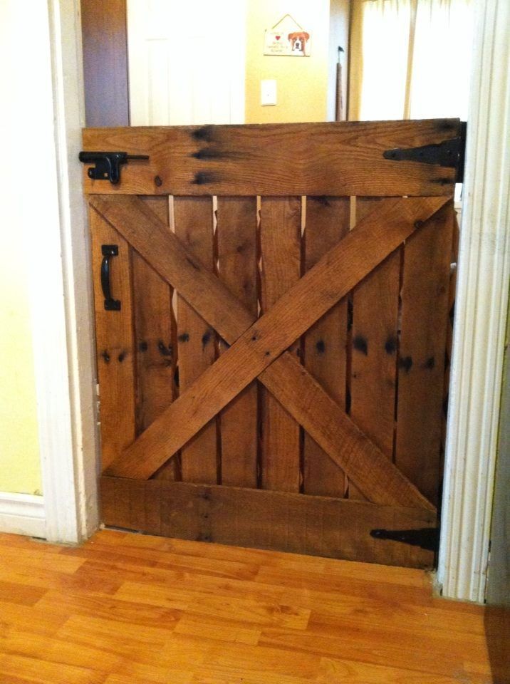 I took an old pallet, took it apart and looking at a picture of an old barn door,