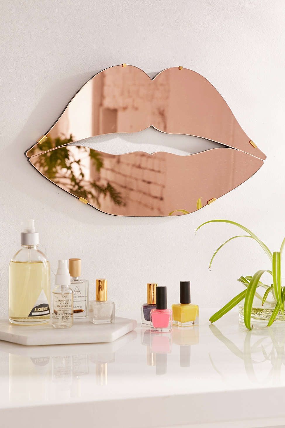 Lips Mirror – Urban Outfitters