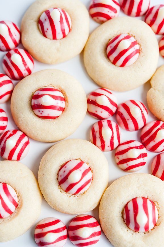 Looking for Thanksgiving or Christmas cookie recipe ideas? These Candy Cane Kiss P