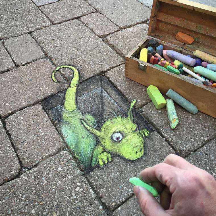O artista David Zinn mistura arte de rua e giz para ilustrar seus personagens enca