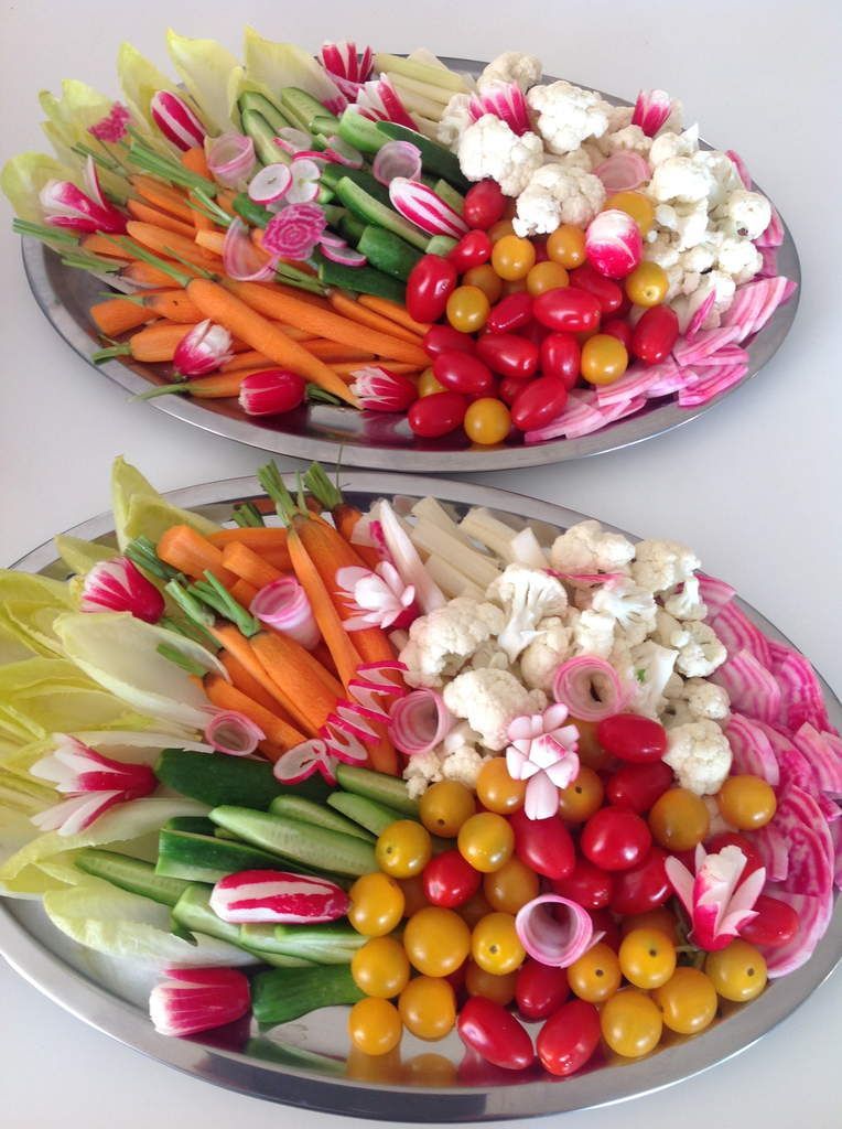 Plateau de crudités pour apéro chic et sa flopée de sauces !