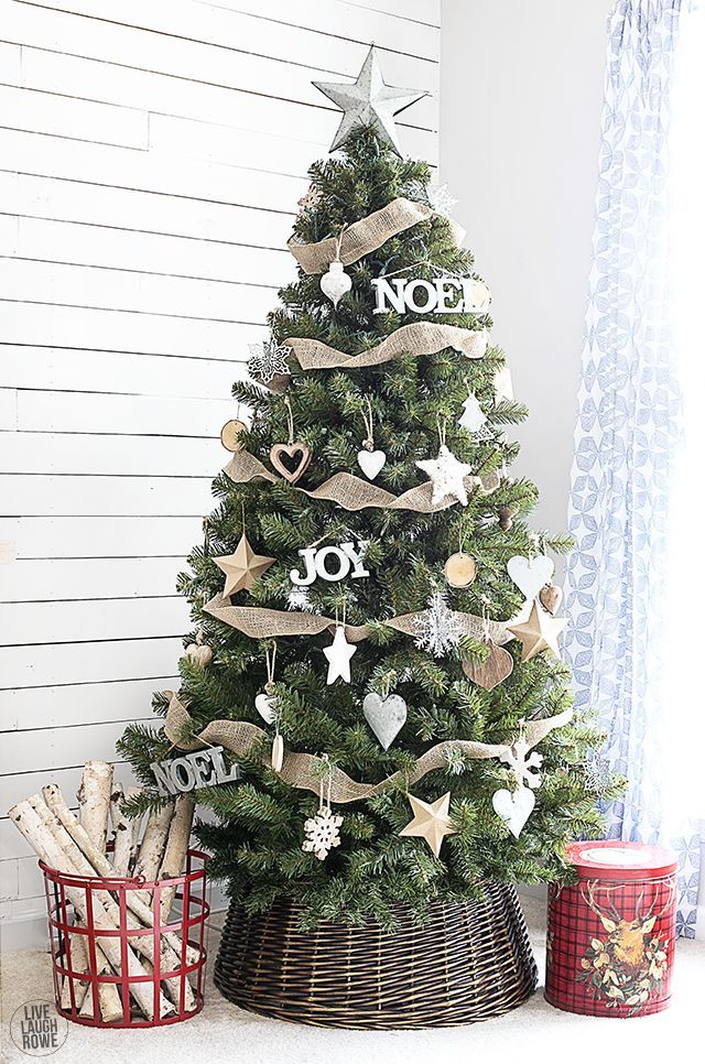 Simple yet classic Rustic Christmas Tree. livelaughrowe.com