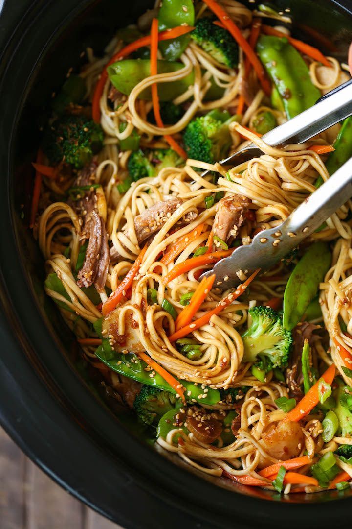 Slow Cooker Lo Mein – Skip delivery and try this veggie-packed takeout favorite fo