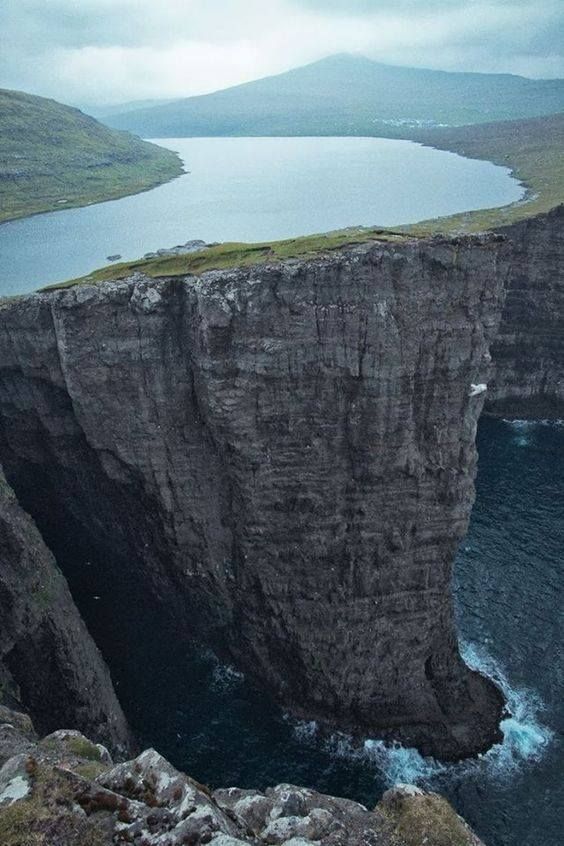 Sorvagsvatn – lake over the ocean, Iceland