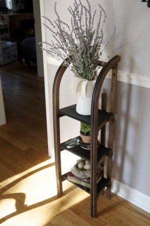 Such a great idea to build a shelf out of an old sledge /// Super Idee! Ein origin