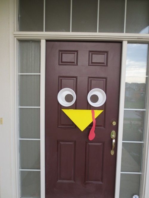 Thanksgiving Turkey Door tutorial. This is a cute and easy Thanksgiving craft the