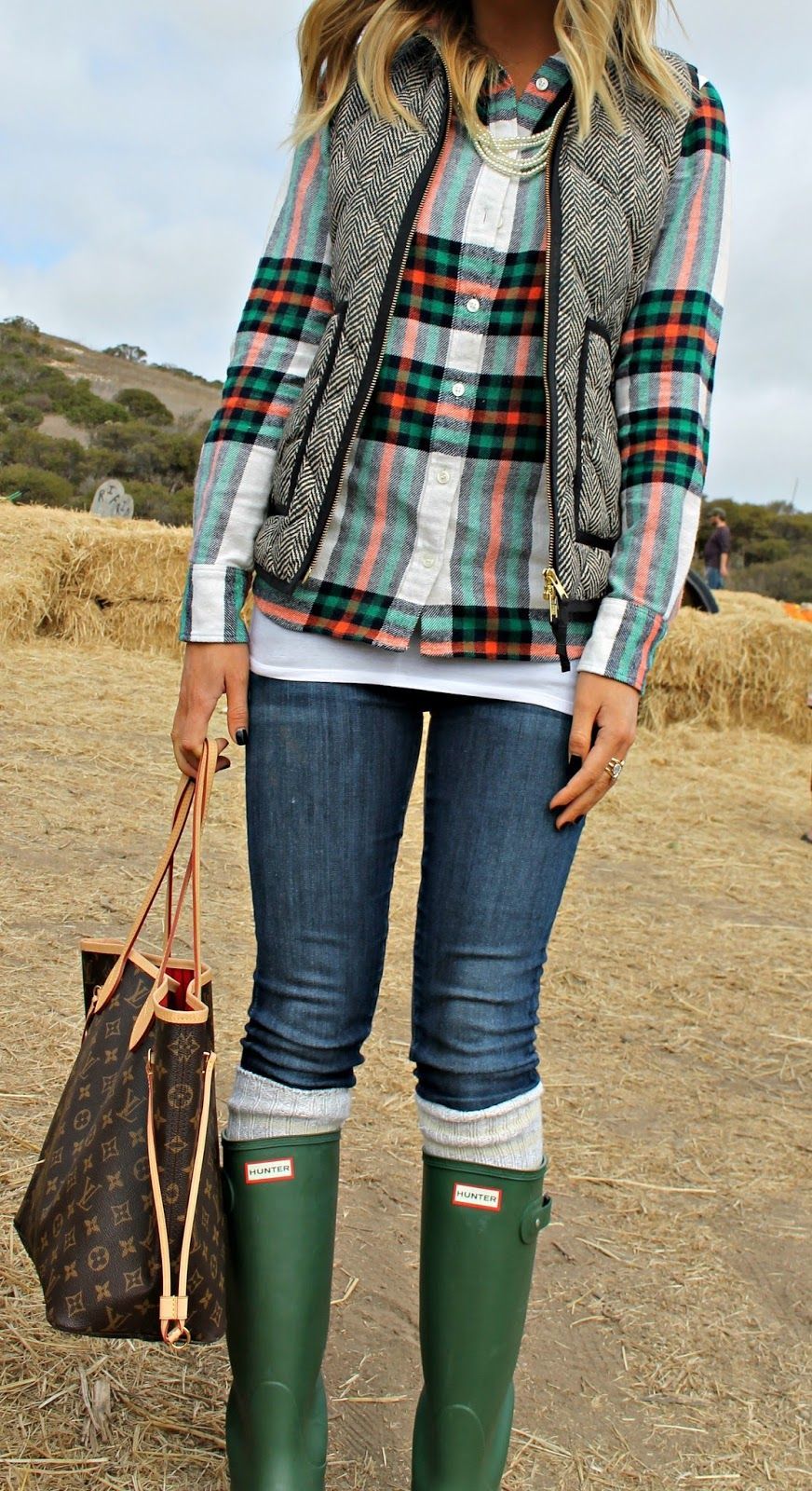 The Blushing Bella: GREEN HUNTER BOOTS