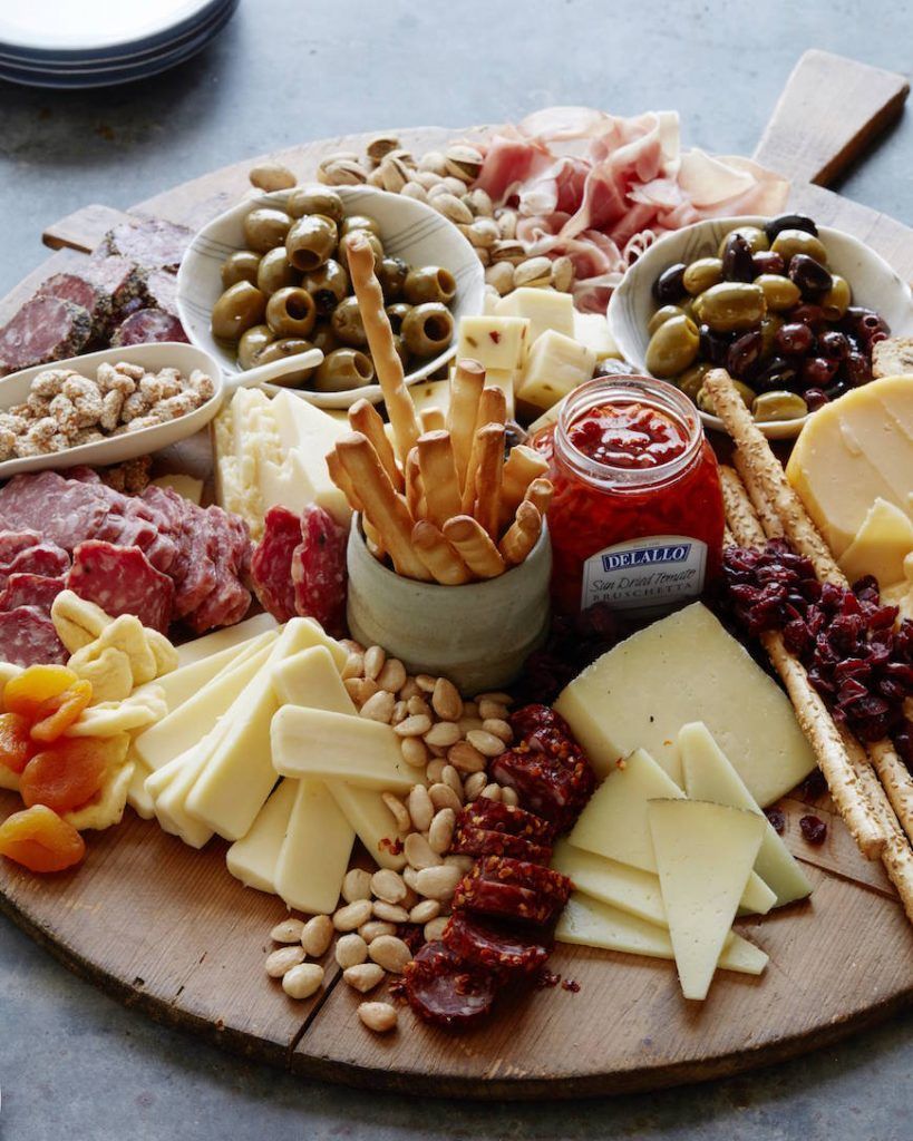 The Ultimate Appetizer Board from www.whatsgabycook… (@What’s Gaby Cooking)