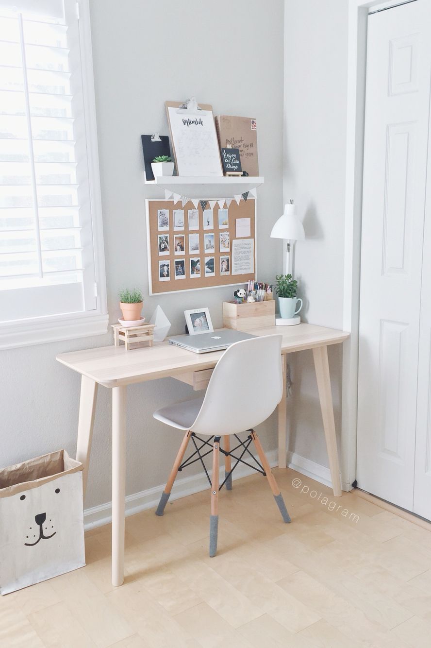 This is a really pretty workspace and would be great for doing homework!