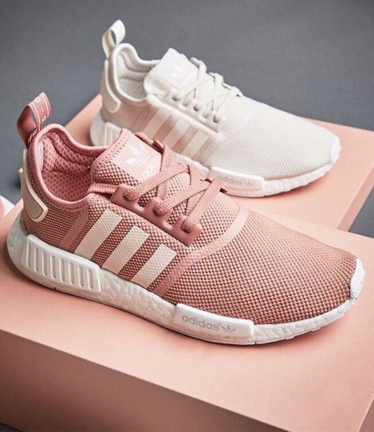 Wheretoget – Adidas sneakers in pastel pink and white