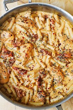 Chicken and Bacon Pasta with Spinach and Tomatoes in Garlic Cream Sauce – delici
