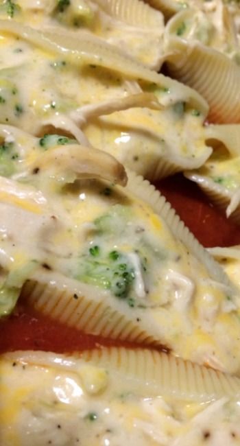 Chicken Broccoli Alfredo Stuffed Shells Recipe: Super easy to assemble & can b