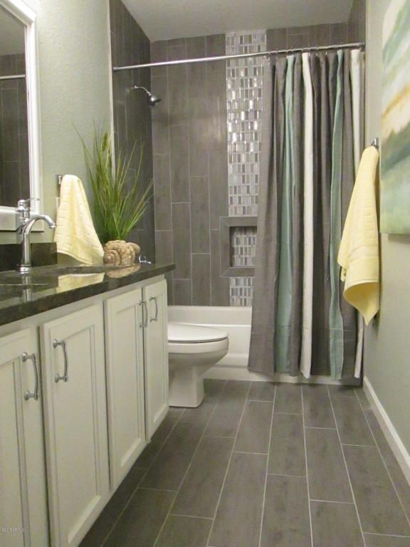 Contemporary Full Bathroom with Simple Granite, Square Raised Panel – Solid (KGM)