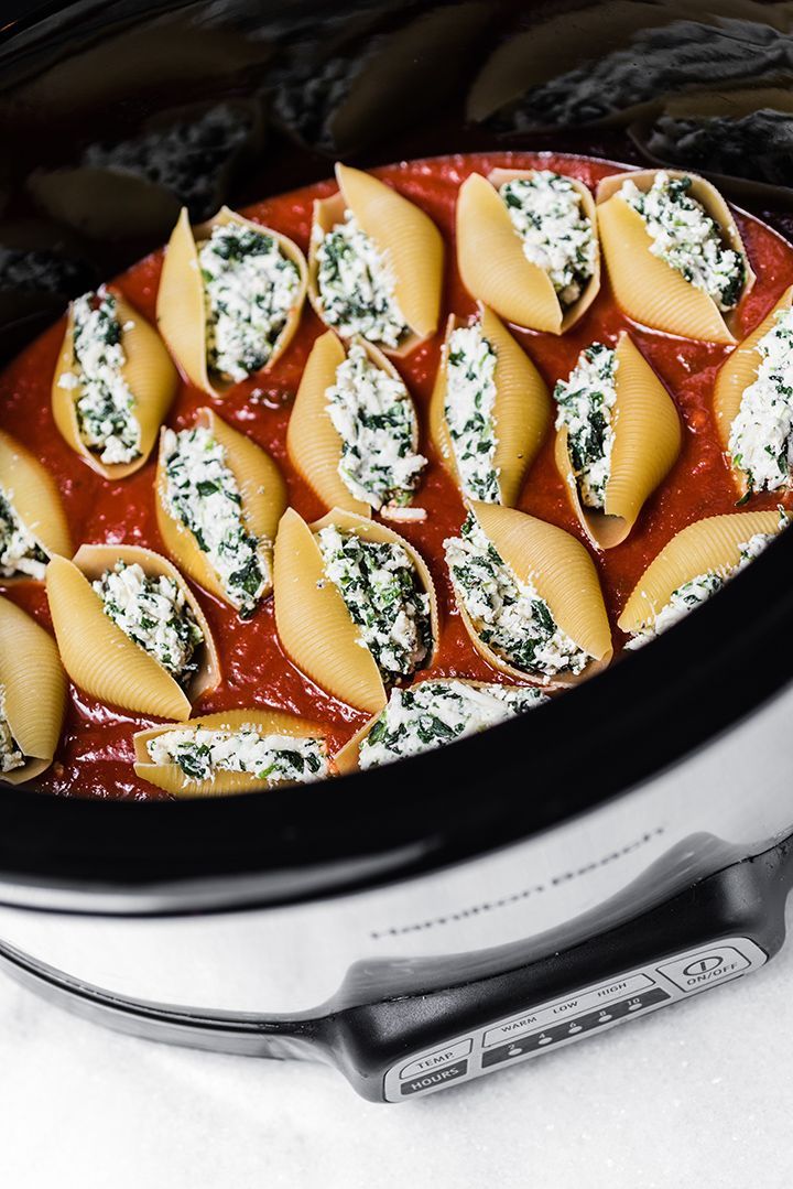 Did you know you can cook pasta in the slow cooker? We took raw pasta shells and c