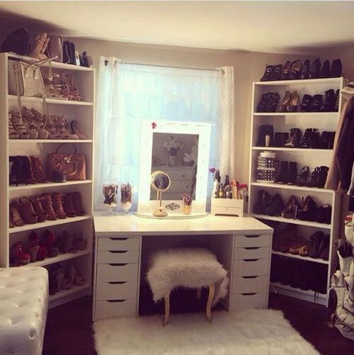 Love the book shelves for shoes, nxt to vanity