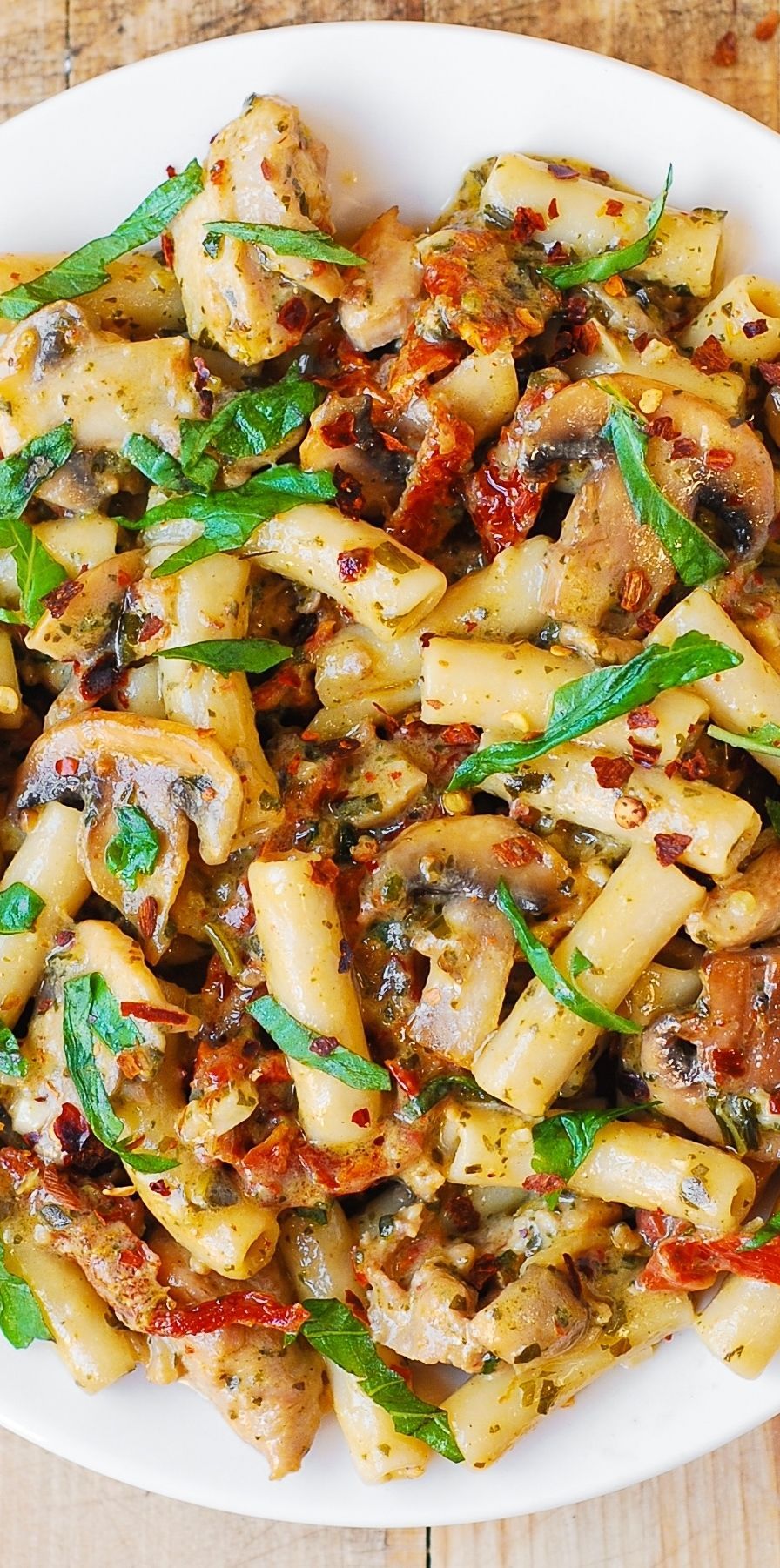 Mushroom Chicken Pasta with creamy Pesto sauce and sun-dried tomatoes – Perfect Su