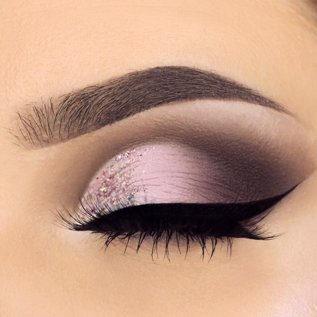 Soft Pink/purple eyeshadow with soft #glitter in the inner corner  @stylexpert