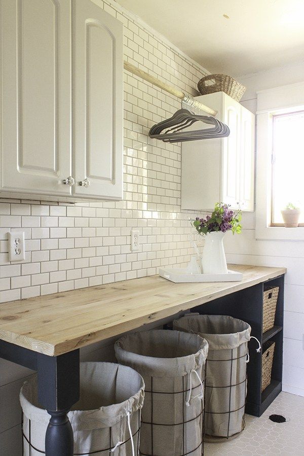 This laundry room makeover is so great! Full of farmhouse goodness.