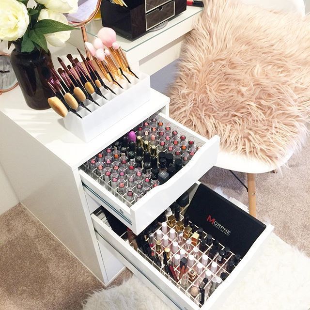 Glosses and Lipsticks and brushes and palettes…. These are a few of my favourite things Link…
