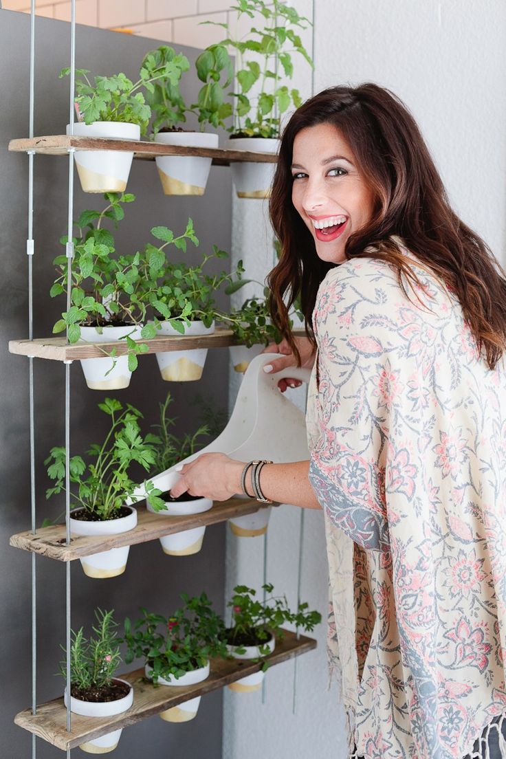 Make this Custom Potted Hanging Herb Garden. An easy DIY for your home made from pallet wood and inexpensive terra cotta pots! –