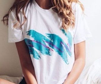 Make your outfit pop by bringing back a piece of your favorite decade by wearing the 90s paper cup shirt. This stylish tees