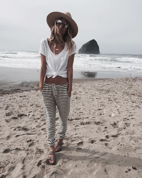minimalist boho beach style | fitted sweatpants and a knotted white tea, wide brim hat