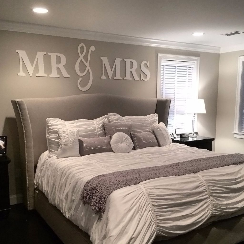 Mr & Mrs signs for hanging over your bed (or where ever you want!) are so clas