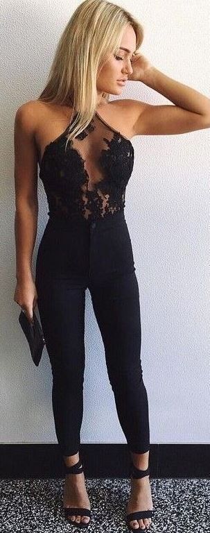 This all black going out outfit is perfect for a nighttime spring outfit!