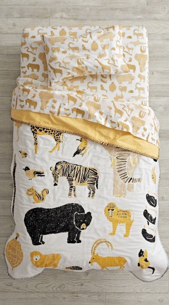 Catching a glimpse of your favorite wildlife has never been easier, thanks to the roaming herd on this animal toddler bedding set.
